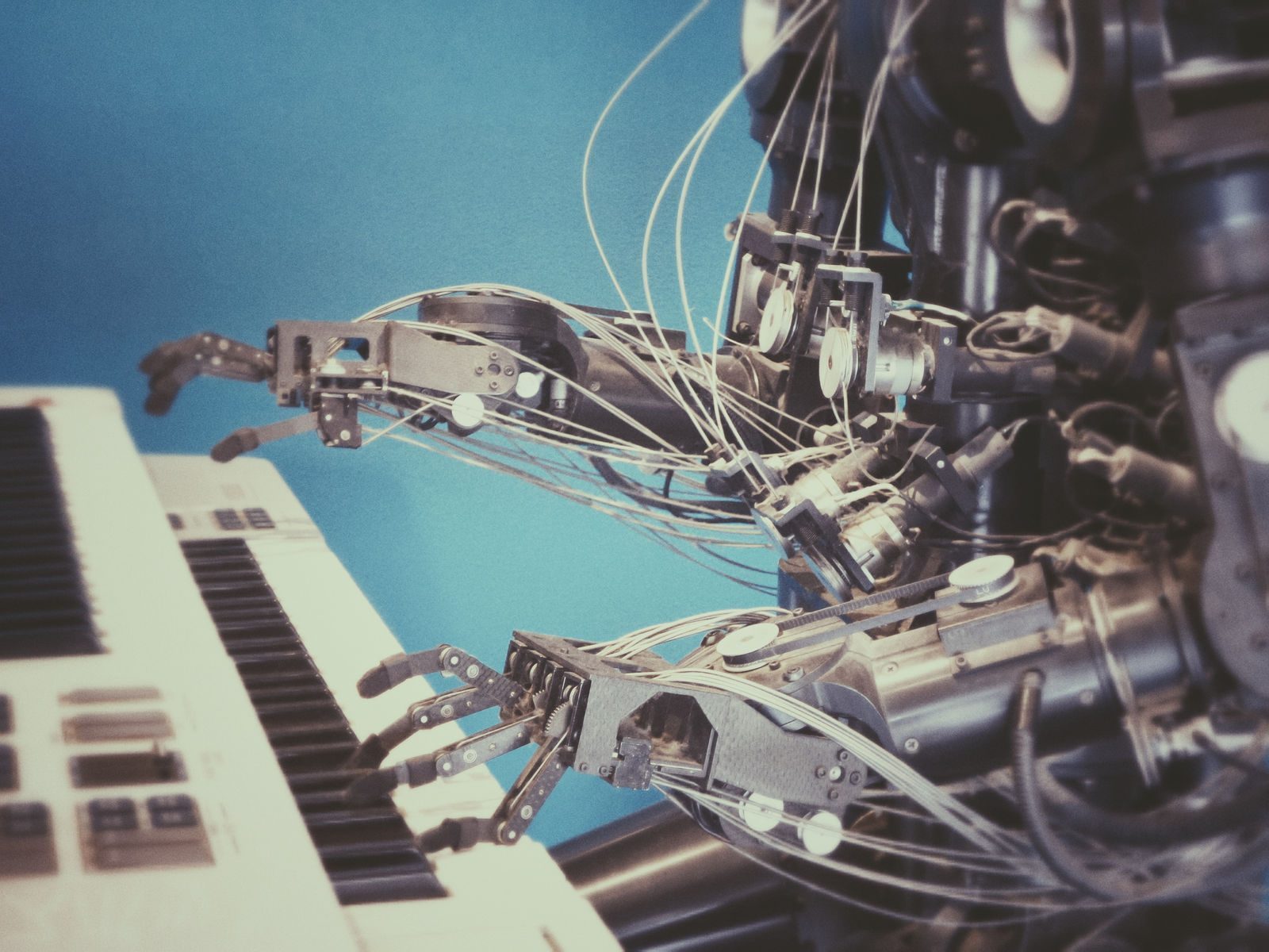 The AI-Powered Future Of Online Cable, Media and Telecom Sales